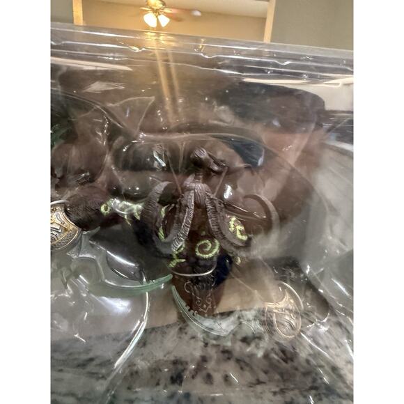World of Warcraft Demon Hunter Illidan Stormrage Statue  DC Comics MAR090279 World of Warcraft Demon Illidan Stormrage Action Figure